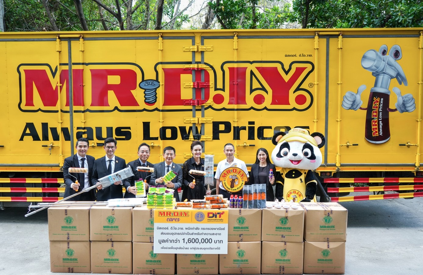 มิสเตอร์. ดี.ไอ.วาย. ปันน้ำใจร่วมโครงการ “รวมใจไทย ฟื้นแดนใต้”