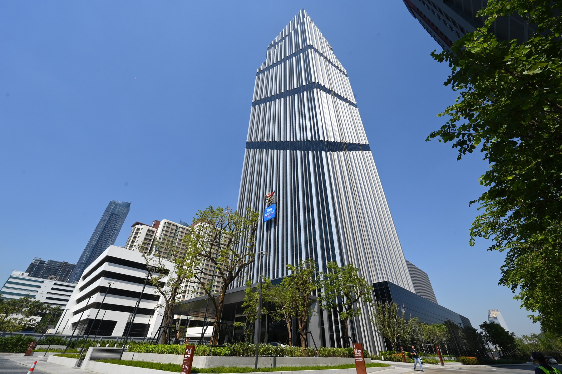 เปิดมุมมองตลาดสำนักงานย่านพระราม 9 กับ V.One Tower อาคารสำนักงานยุคใหม่