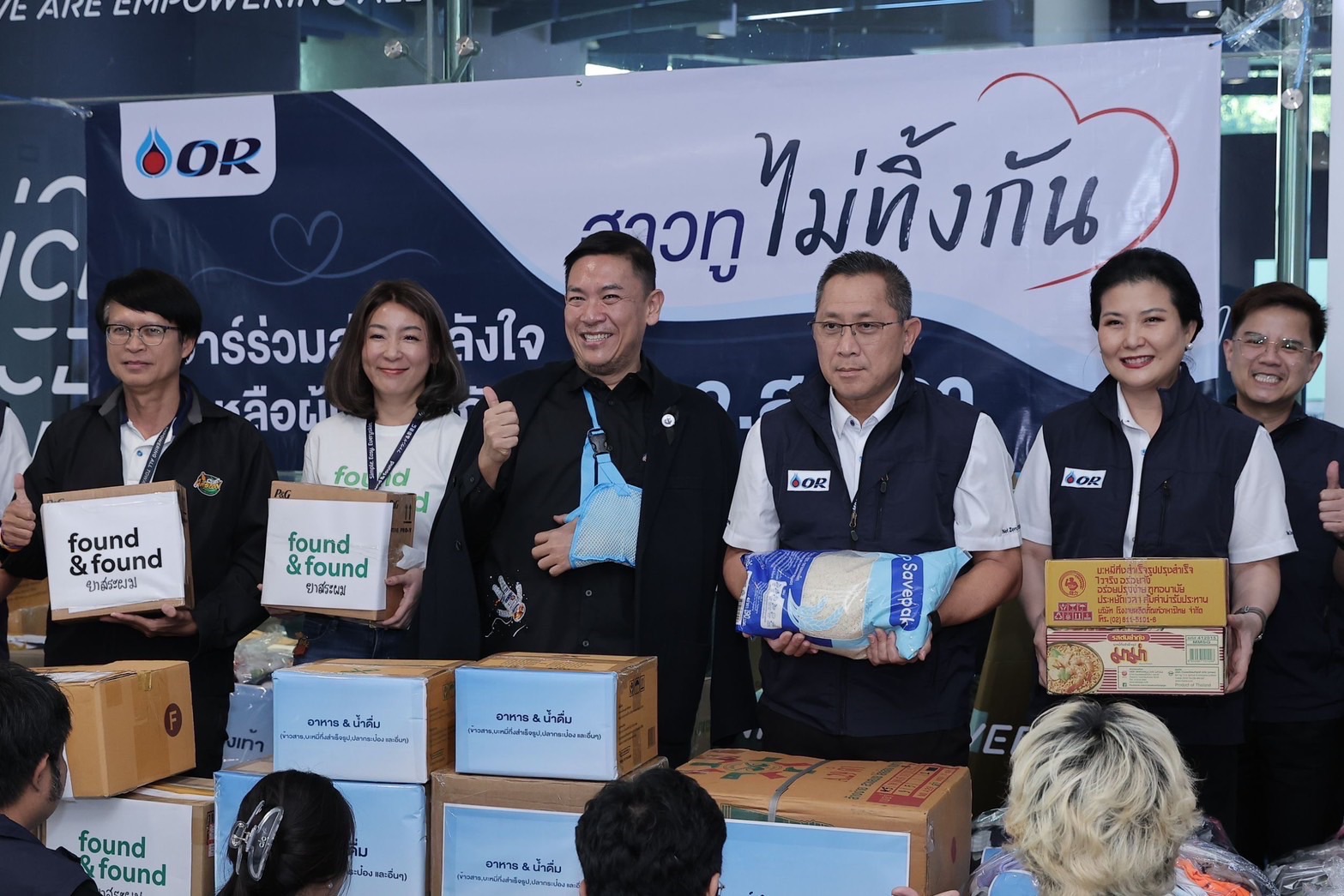 ผู้บริหารและพนักงาน OR ส่งมอบช่วยเหลือผู้ประสบอุทกภัยภาคใต้ต่อเนื่อง