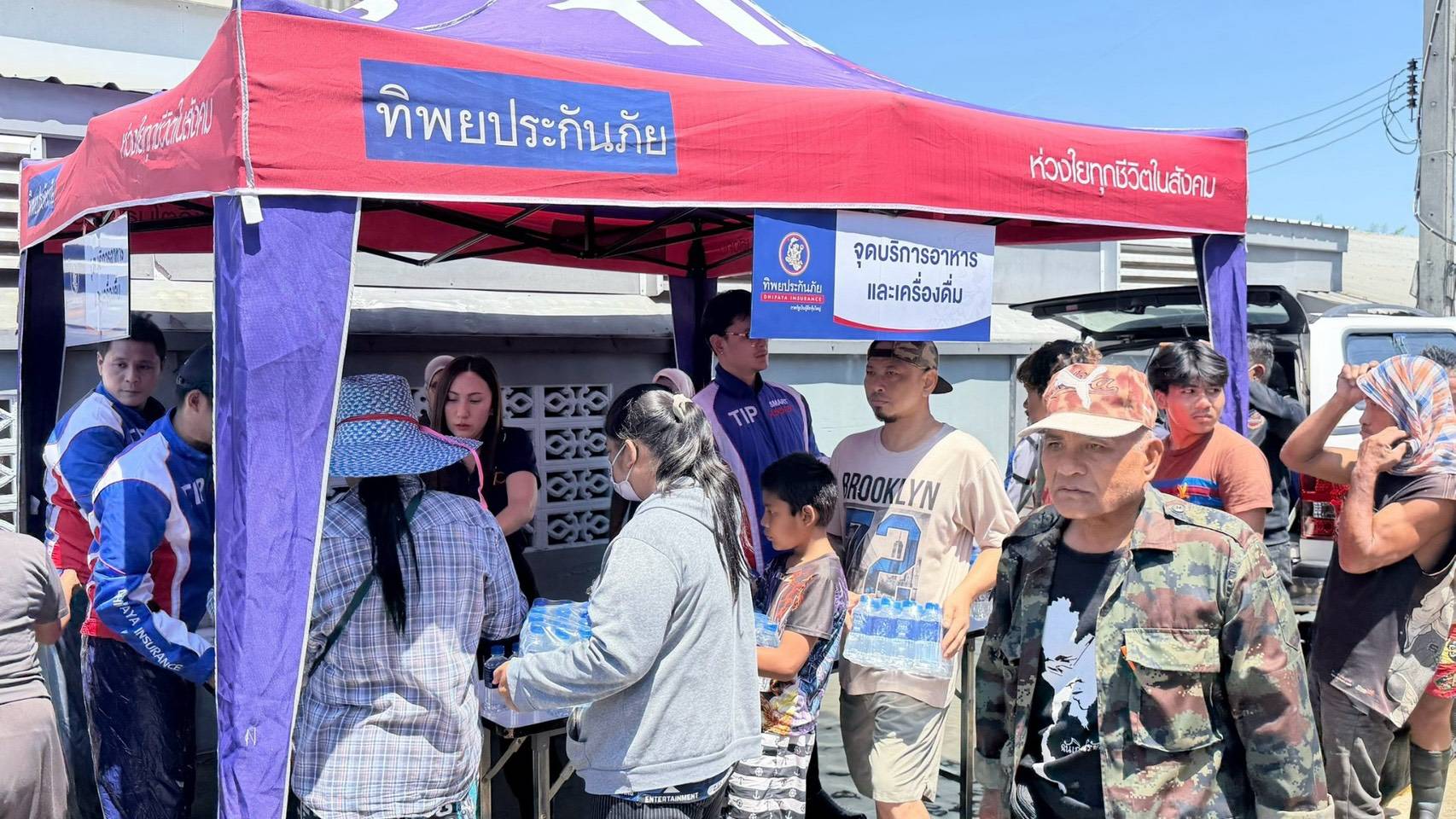ทิพยประกันภัย ส่ง TIP Smart Assist ลงพื้นที่หนองจอก ช่วยเหลือผู้ประสบภัยน้ำท่วม