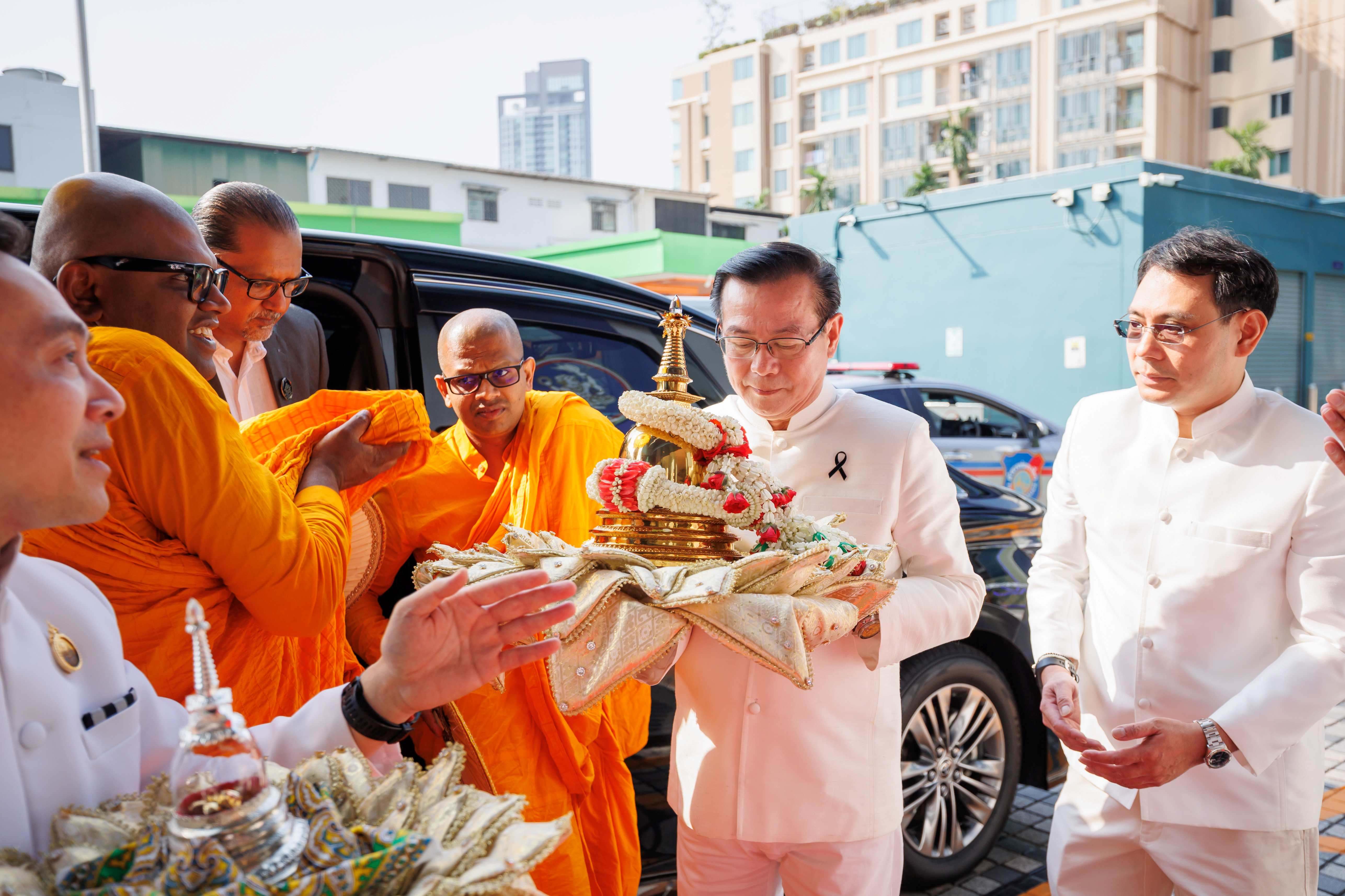 ทิพยประกันภัยร่วมรับเสด็จพระบรมสารีริกธาตุจากศรีลังกา