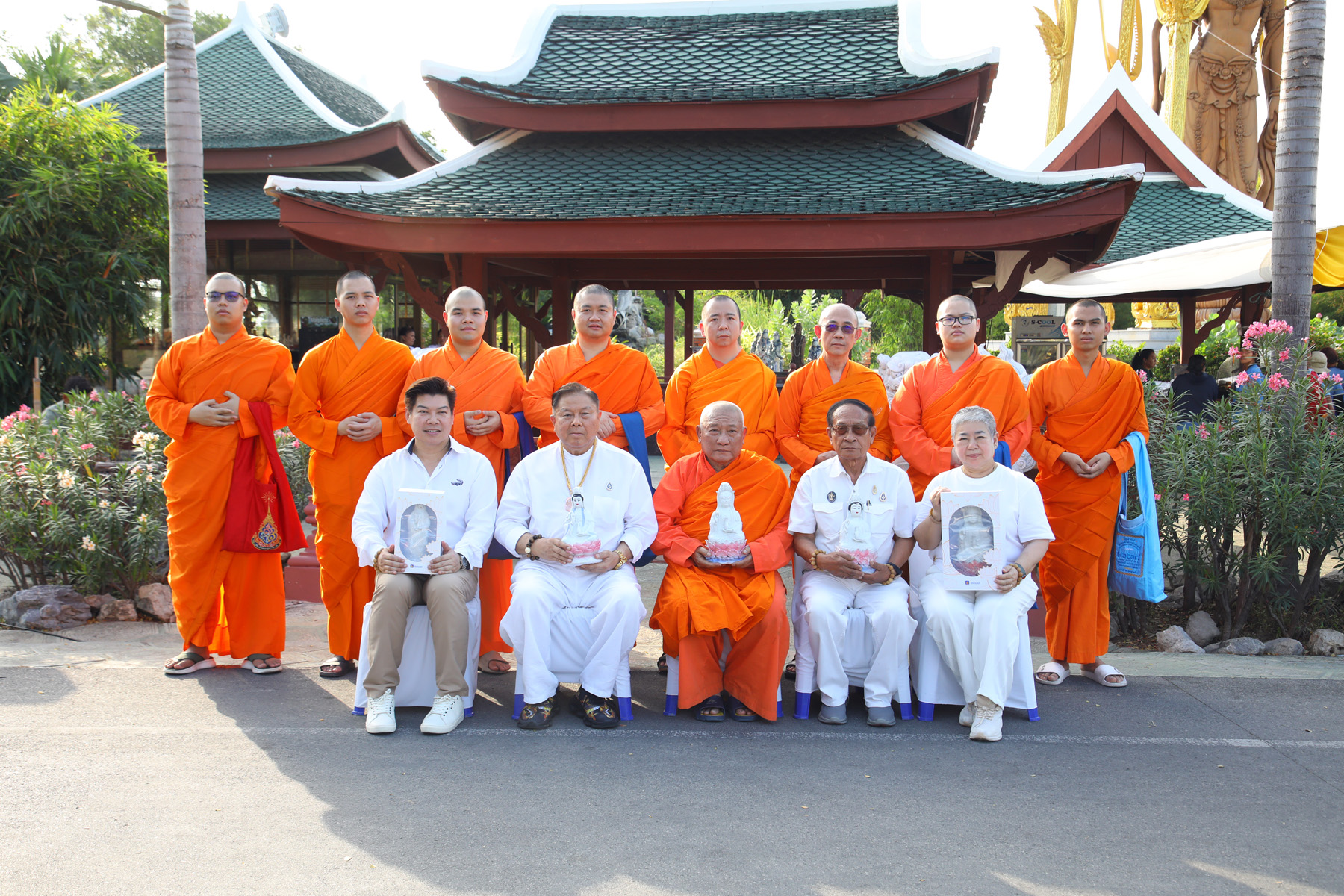 วิริยะประกันภัย - เมืองโบราณ ร่วมพิธีพุทธาภิเษกเจ้าแม่กวนอิม 1,896 องค์