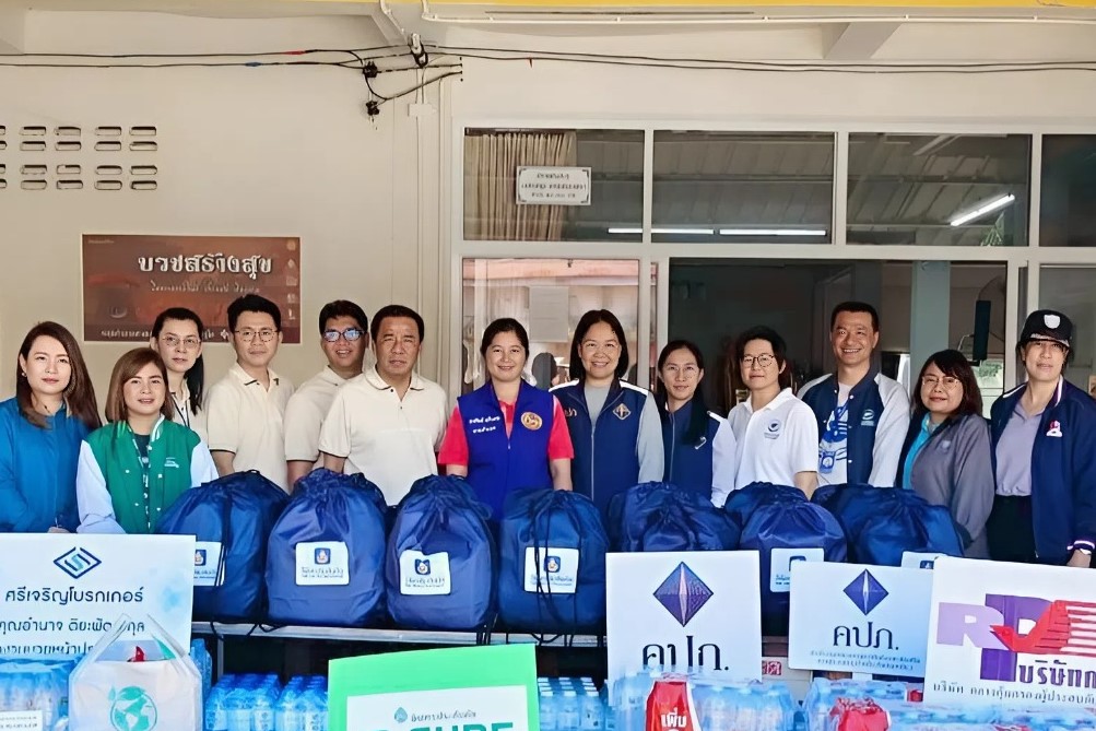 วิริยะประกันภัย ร่วมสู้ภัยน้ำท่วม นำถุงยังชีพช่วยเหลือประชาชน จ.อุตรดิตถ์