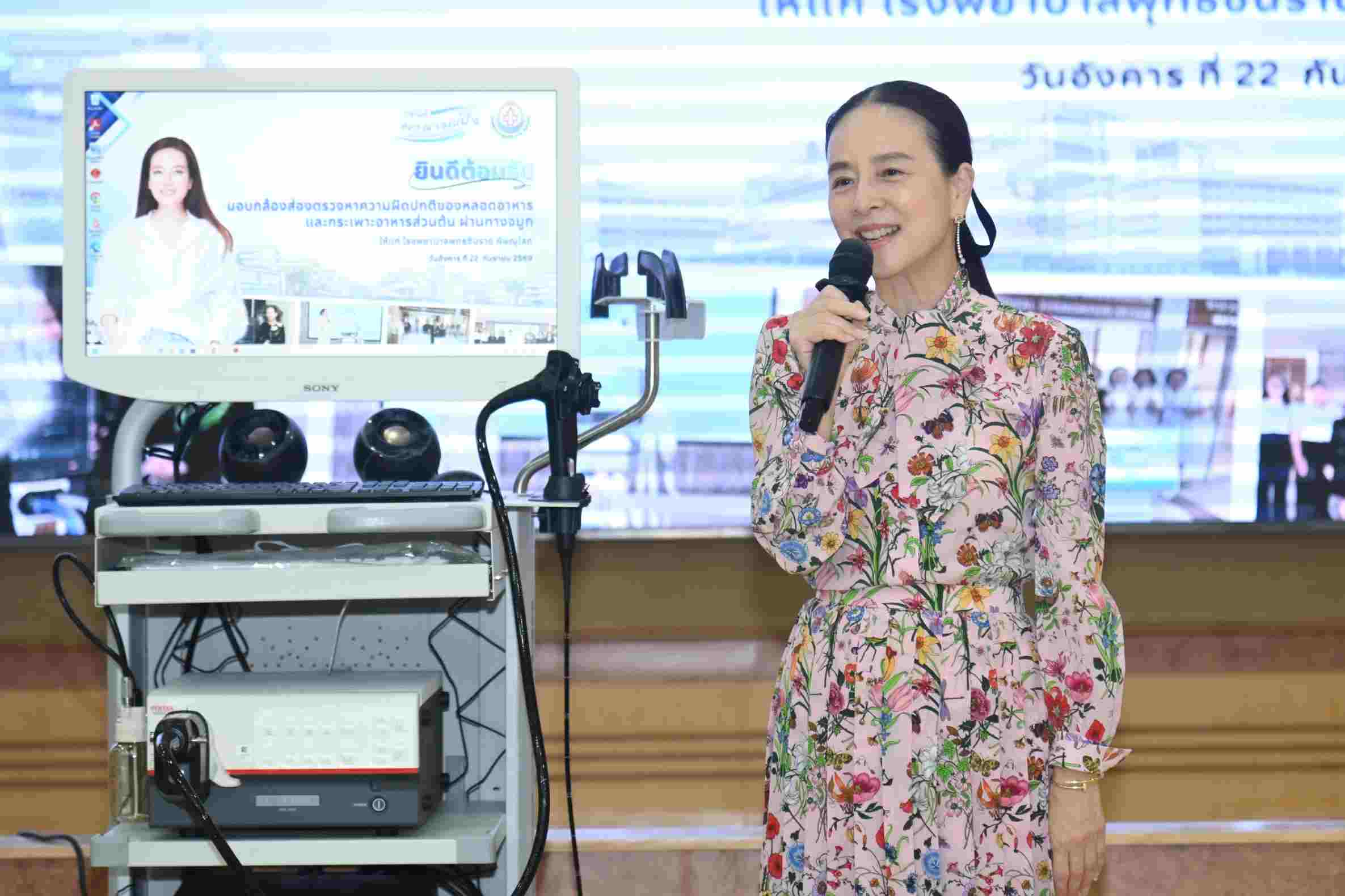 “มูลนิธิมาดามแป้ง” ส่งต่อโอกาสแห่งชีวิต มอบเครื่องมือแพทย์ 2 โรงพยาบาล