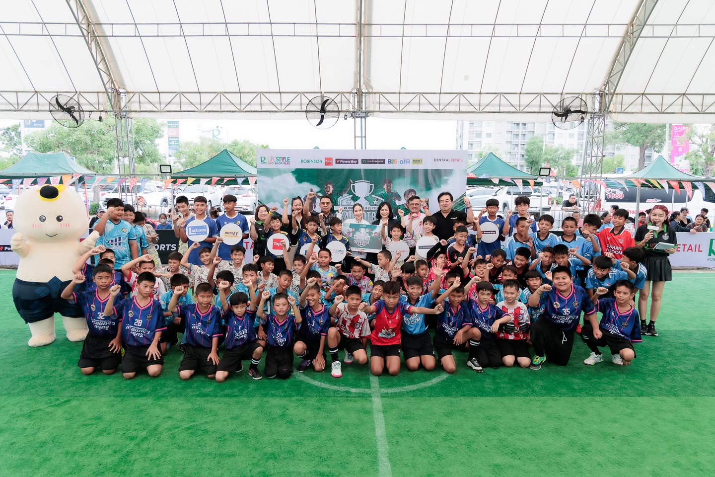 โรบินสันไลฟ์สไตล์ รับมหกรรมฟุตบอลโลก 2026 จัดทัวร์นาเมนต์เยาวชน – ฟุตบอลคลินิก