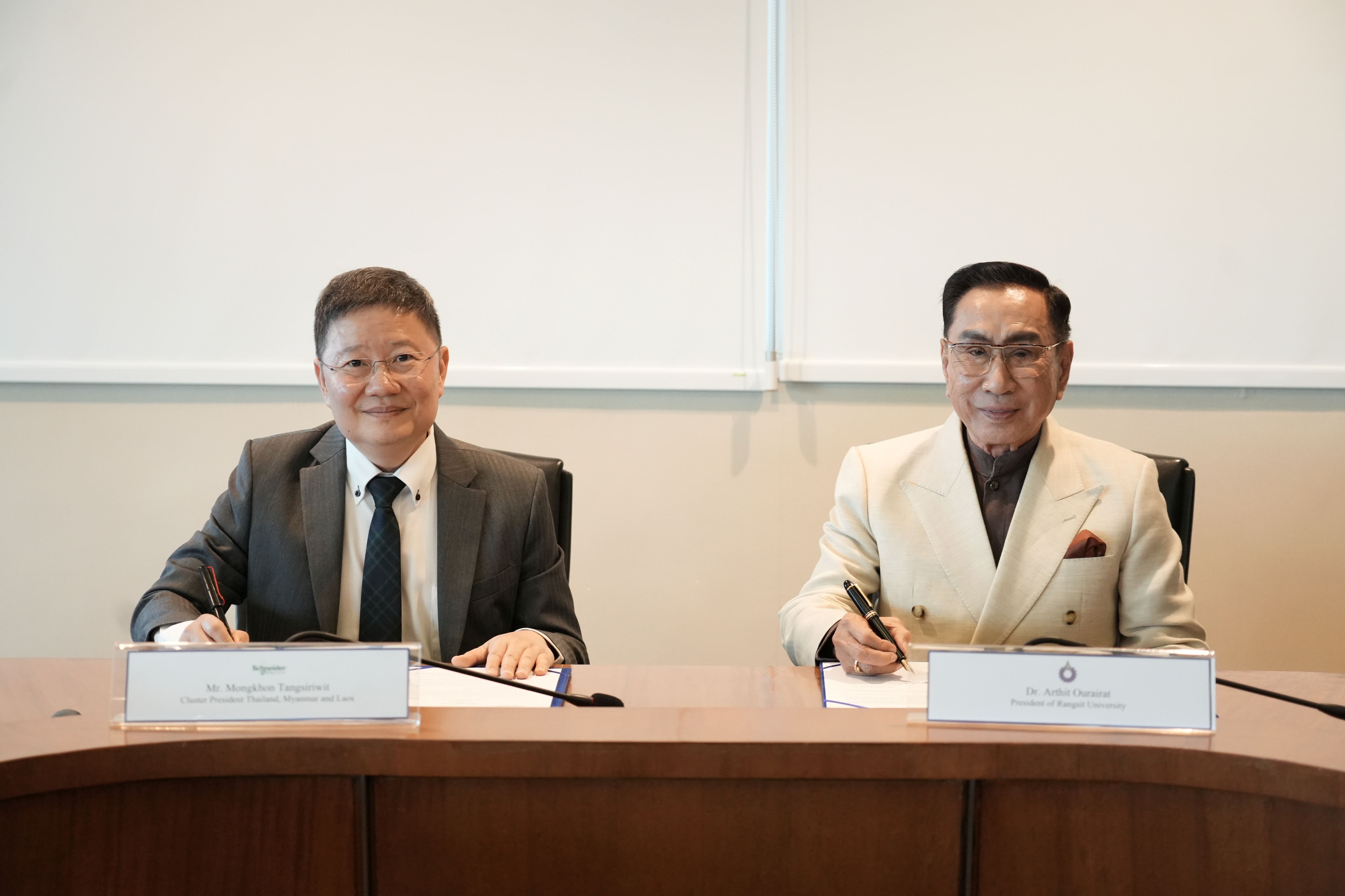 ชไนเดอร์ อิเล็คทริค จับมือ ม.รังสิต ปั้นบัณฑิตคุณภาพ ตอบโจทย์การบริหารจัดการพลังงาน