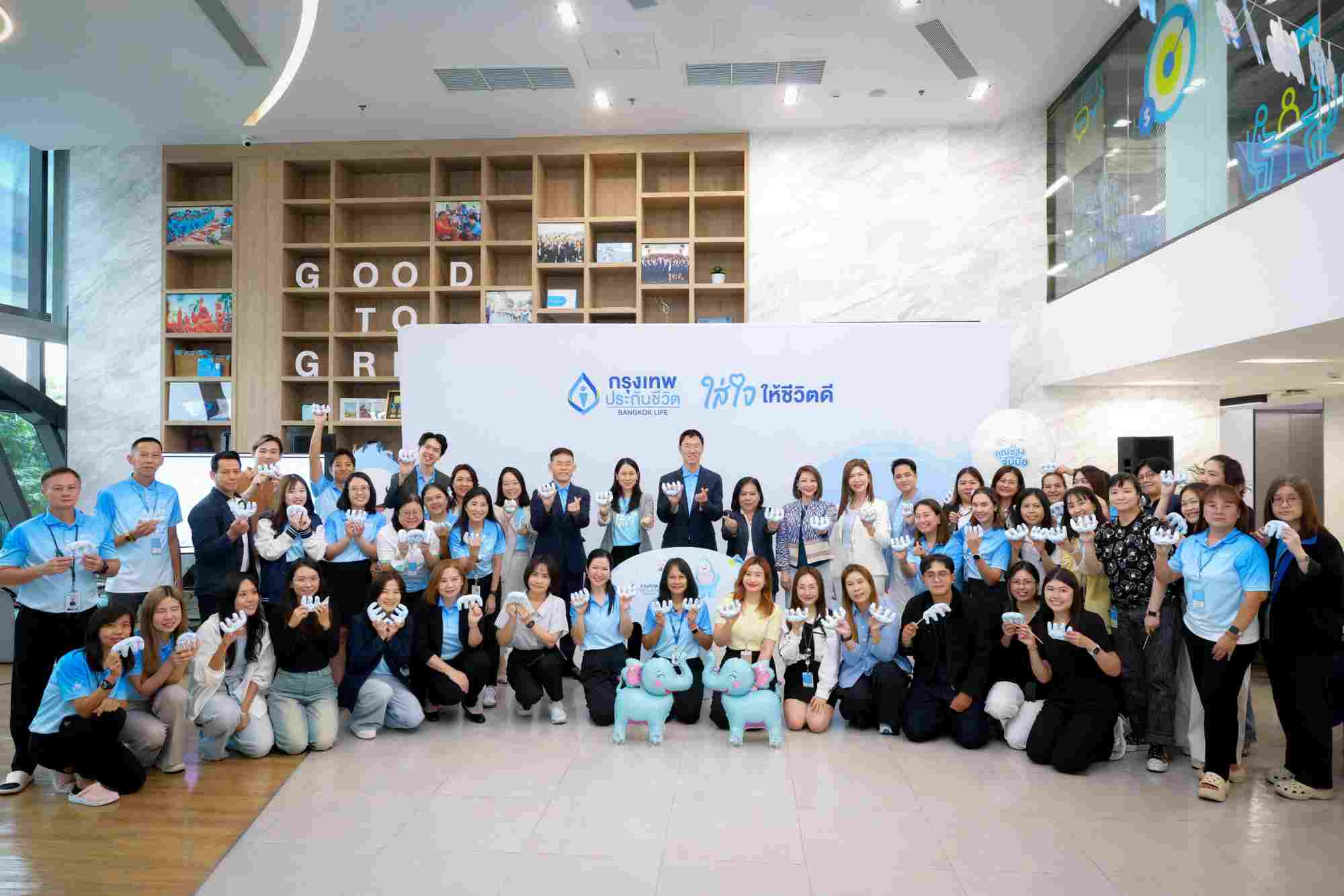 BLA ใส่ใจวัยซิลเวอร์ รวมพลังพนักงานจิตอาสา ประดิษฐ์ “คุณช้างจับมือ”