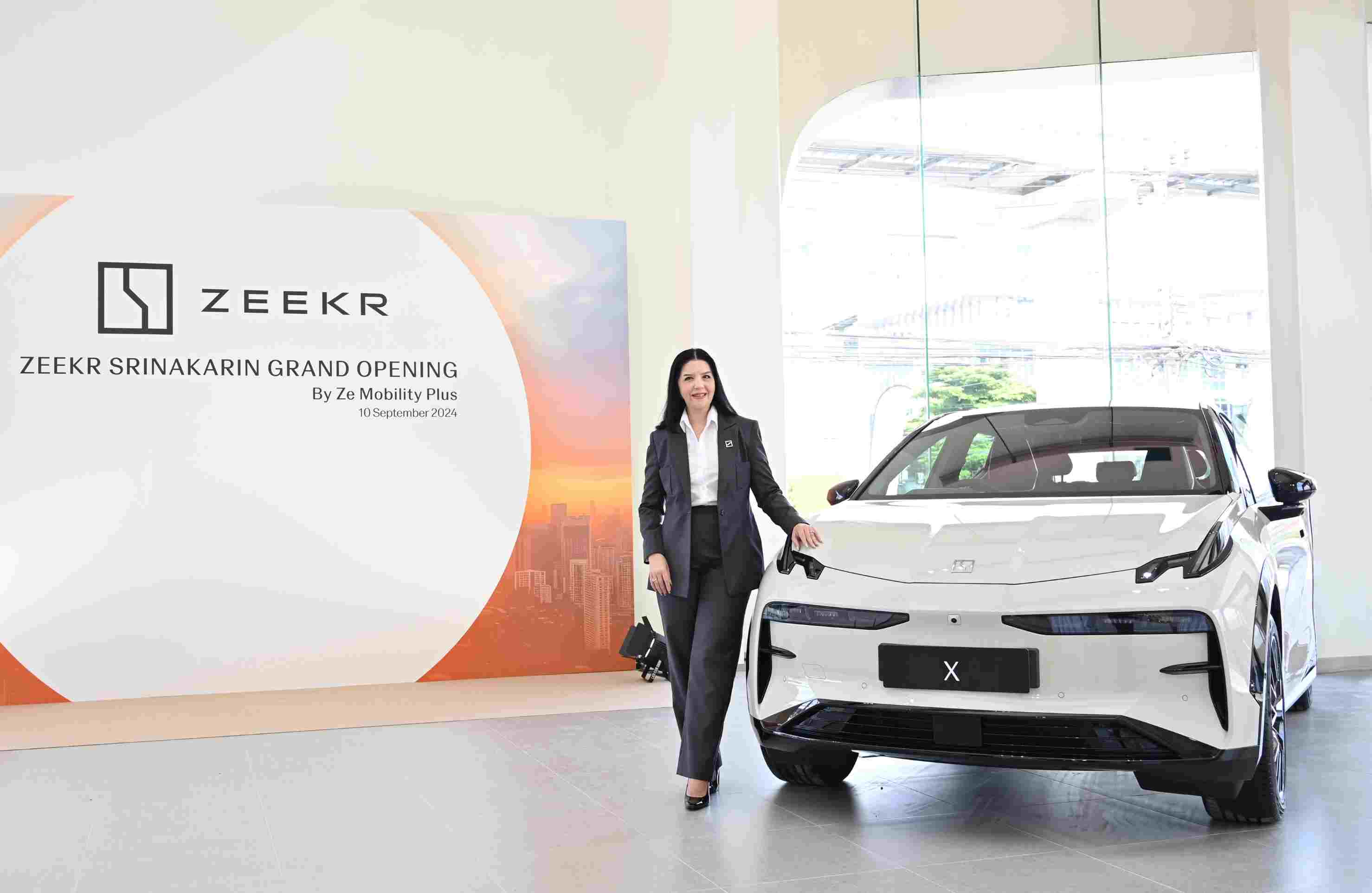เปิดแล้ว! โชว์รูมยานยนต์ไฟฟ้าพรีเมียม-ลักชัวรี่ ZEEKR ศรีนครินทร์