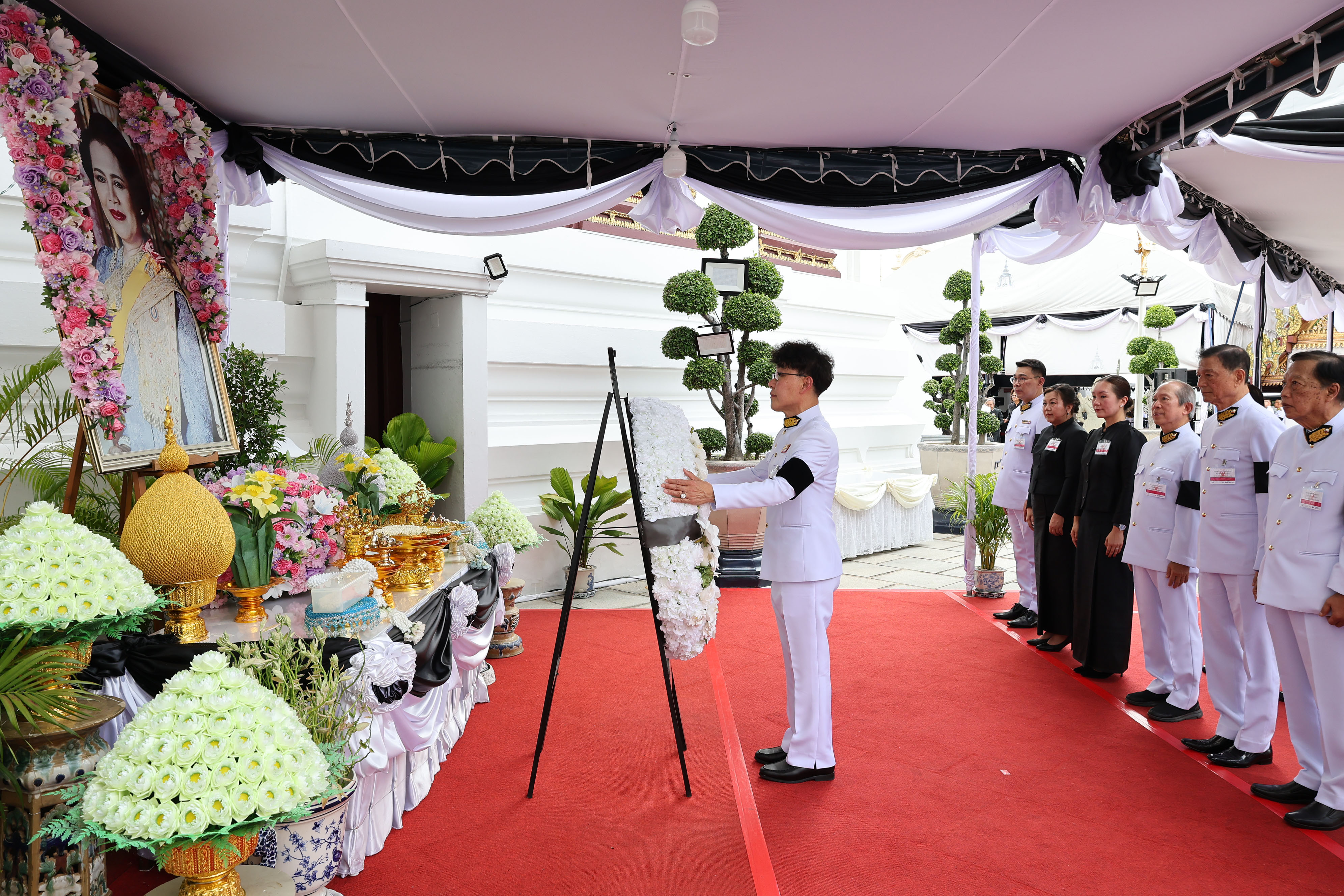 กรุงเทพประกันภัยร่วมเป็นเจ้าภาพบำเพ็ญกุศลถวายพระบรมศพสมเด็จพระพันปีหลวง