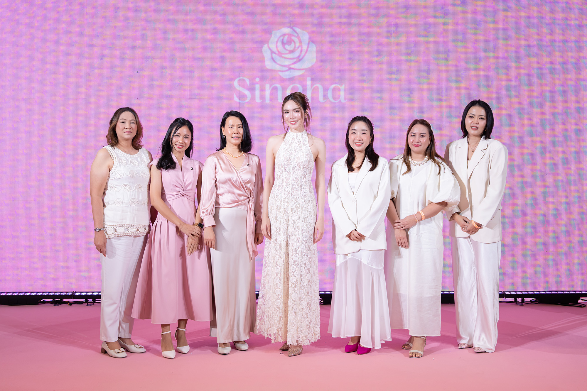 “สิเนหา” เมคอัพ Clean Beauty ร่วมสร้างนิยามใหม่ The Moment of Charm with Charlotte