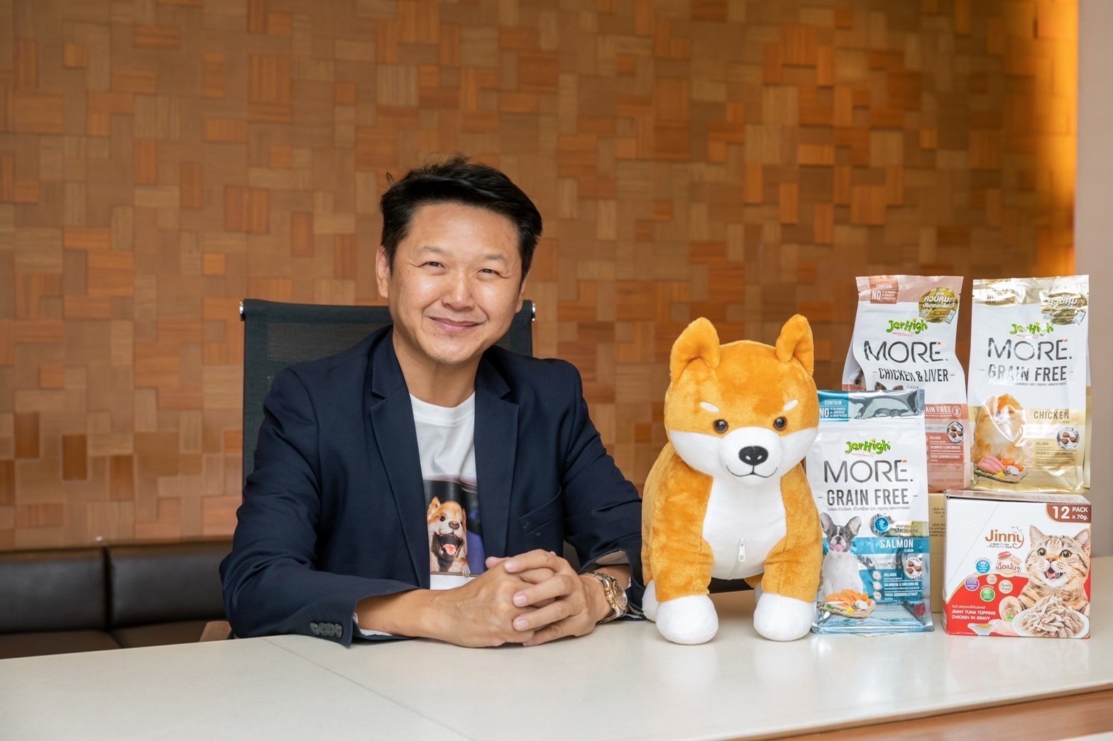 ซีพีเอฟ ดึงพี่จอง - คัลแลน ร่วมปรุงขนมน้องหมาสูตรใหม่  JerHigh Den-T Chews