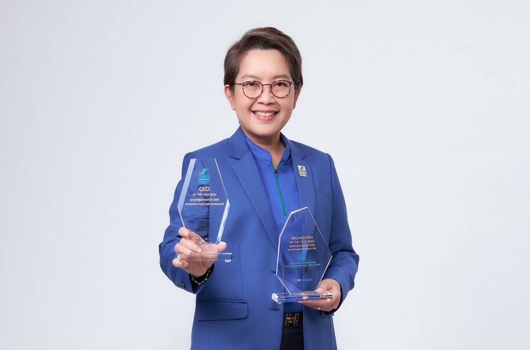 SME D Bank รับ 2 รางวัลใหญ่‘สุดยอดองค์กรและผู้บริหาร’
